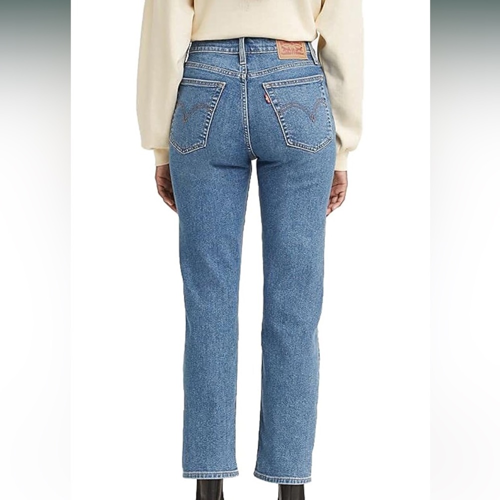 LEVI Wedgie Straight Jeans in Classic Blue size 28